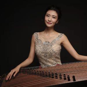 美㇏扒开尿囗给男人看
